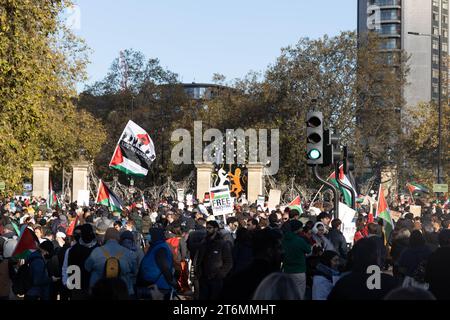 London, Großbritannien. November 2023. Pro-Palästina-Protest - Hyde Park March Stockfoto