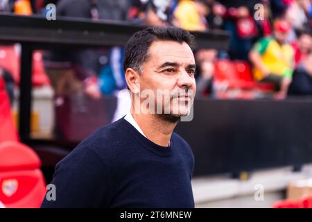 11. November 2023, Madrid, Spanien: Miguel Angel Sanchez Munoz, besser bekannt als Michel, historische Figur von Rayo Vallecano und aktueller Trainer von Girona, vor dem Fußballspiel La Liga EA Sports 2022/23 zwischen Rayo Vallecano und Girona im Estadio de Vallecas in Madrid, Spanien. (Kreditbild: © Alberto Gardin/ZUMA Press Wire) NUR REDAKTIONELLE VERWENDUNG! Nicht für kommerzielle ZWECKE! Stockfoto