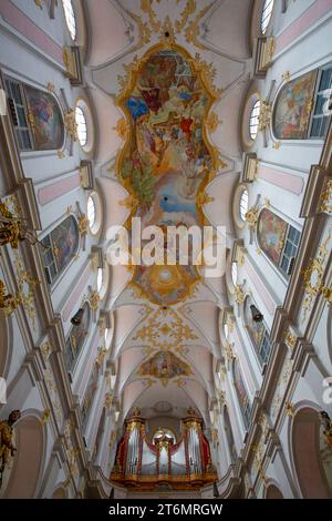 Pfeifenorgel, Deckenfresken, Kirche St. Peter, Altstadt, München, Bayern, Deutschland Stockfoto