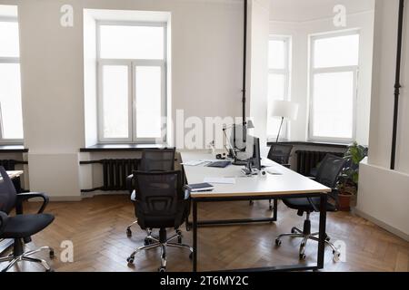 Leeres, modernes Bürozimmer ohne Leute Stockfoto