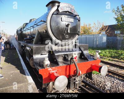 Sheerness, Kent, Großbritannien. November 2023. Eine besondere Dampfeisenbahn am Tag des Waffenstillstands besuchte heute Sheerness in Kent. Die Armistice Kentish Belle (Lokomotive 45596 Bahams) besuchte die Isle of Sheppey nach der Abfahrt von London Victoria. Quelle: James Bell/Alamy Live News Stockfoto