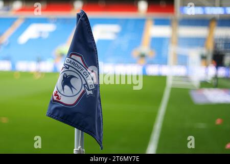 Eine allgemeine Ansicht der Eckflagge des Cardiff City FC. EFL Skybet Championship Match, Cardiff City gegen Norwich City im Cardiff City Stadium in Cardiff, Wales am Samstag, 11. November 2023. Dieses Bild darf nur für redaktionelle Zwecke verwendet werden. Nur redaktionelle Verwendung, Bild von Andrew Orchard/Andrew Orchard Sportfotografie/Alamy Live News Stockfoto