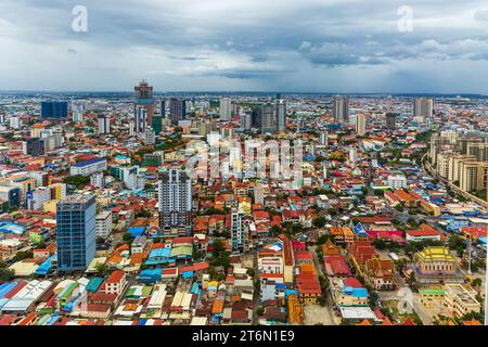 Die Stadt Phnom Penh, die Hauptstadt Kambodschas, liegt an der Kreuzung der Flüsse Mekong und Tonlé SAP. Stockfoto