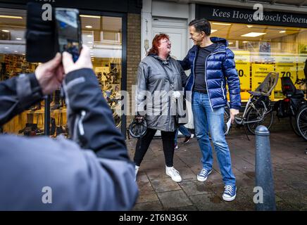 HAARLEM - Mark Rutte während eines VVD-Wahlkampfes im Generaal Cronjestraat von Haarlem im Vorfeld der Wahlen zum Repräsentantenhaus. ANP REMKO DE WAAL niederlande raus - belgien raus Stockfoto