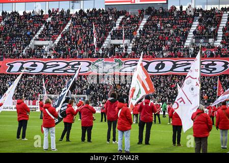 Die Fans Antwerpens wurden vor einem Fußballspiel zwischen Royal Antwerp FC und Standard de Lüttich am 14. Tag der Saison 2023-2024 der ersten Liga der „Jupiler Pro League“ der belgischen Meisterschaft am Samstag, den 11. November 2023 in Antwerpen vorgestellt. BELGA FOTO TOM GOYVAERTS Stockfoto