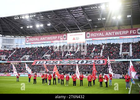 Die Fans Antwerpens wurden vor einem Fußballspiel zwischen Royal Antwerp FC und Standard de Lüttich am 14. Tag der Saison 2023-2024 der ersten Liga der „Jupiler Pro League“ der belgischen Meisterschaft am Samstag, den 11. November 2023 in Antwerpen vorgestellt. BELGA FOTO TOM GOYVAERTS Stockfoto