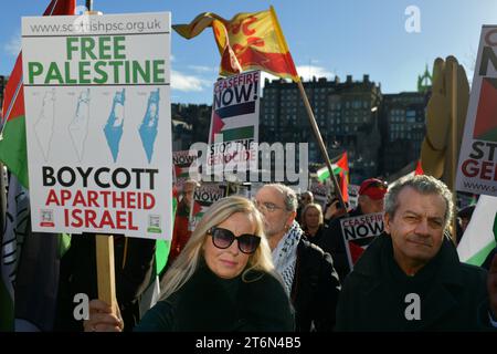 Edinburgh Schottland, Vereinigtes Königreich 11. November 2023. Waffenstillstandstag Pro-palästinensische Demonstration auf der Waverley-Brücke. Credit sst/alamy Live News Stockfoto