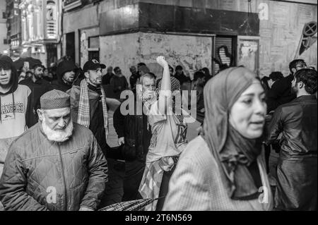 La Rioja, 2. Dezember 2023: Demonstration einer Gruppe von Palästinensern, die ein Ende der israelischen Angriffe fordern. Stockfoto