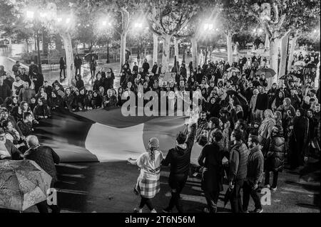 La Rioja, 2. Dezember 2023: Demonstration einer Gruppe von Palästinensern, die ein Ende der israelischen Angriffe fordern. Stockfoto