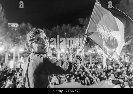 La Rioja, 2. Dezember 2023: Demonstration einer Gruppe von Palästinensern, die ein Ende der israelischen Angriffe fordern. Stockfoto