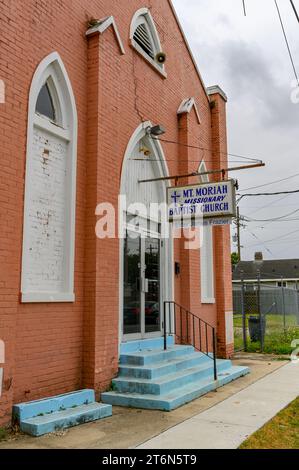 NEW ORLEANS, LA, USA - 9. NOVEMBER 2023: Winkelansicht des Mt. Moriah Missionary Baptist Church in der Millaudon Street in Uptown Stockfoto