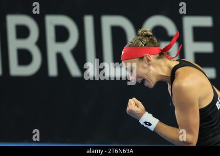 Die belgische Yanina Wickmayer wurde während eines Tennisspiels zwischen dem belgischen Wickmayer und dem ungarischen Bondar in den Play-offs für den Billie Jean King Cup am Samstag, den 11. November 2023 in Charleroi gezeigt. BELGA FOTO BENOIT DOPPAGNE Stockfoto