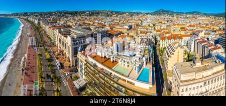 Aus der Vogelperspektive von Nizza, der Hauptstadt des Departements Alpes-Maritimes an der französischen Riviera Stockfoto