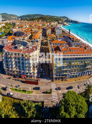 Aus der Vogelperspektive von Nizza, der Hauptstadt des Departements Alpes-Maritimes an der französischen Riviera Stockfoto