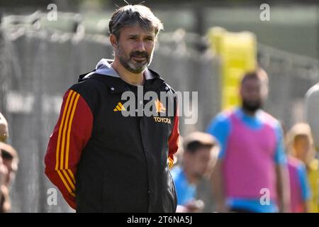 Alessandro Spugna Cheftrainer der AS Roma während des Fußballspiels der Women Series A 2023/2024 zwischen AS Roma und Napoli Femminile SSD im tre fontane Stadion, Rom (Italien), 11. November 2023. Stockfoto