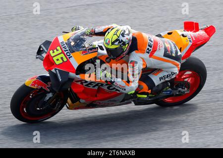 Der spanische Fahrer Joan mir vom Repsol Honda Team in Aktion während der MotoGP Qualifying Session des Petronas Grand Prix von Malaysia auf dem Sepang International Circuit in Sepang. (Foto: Wong Fok Loy / SOPA Images/SIPA USA) Stockfoto