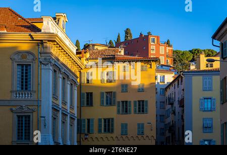 Blick auf den Sonnenuntergang von Nizza, der Hauptstadt des Departements Alpes-Maritimes an der französischen Riviera Stockfoto