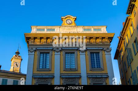 Blick auf den Sonnenuntergang von Nizza, der Hauptstadt des Departements Alpes-Maritimes an der französischen Riviera Stockfoto