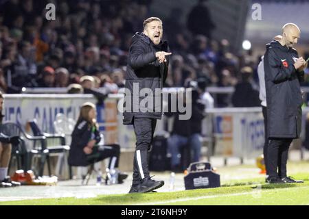 Northampton Town-Manager Jon Brady während der zweiten Hälfte des Spiels der Sky Bet League 1 zwischen Northampton Town und Burton Albion im PTS Academy Stadium, Northampton am Samstag, den 11. November 2023. (Foto: John Cripps | MI News) Stockfoto