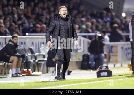 Northampton Town-Manager Jon Brady während der zweiten Hälfte des Spiels der Sky Bet League 1 zwischen Northampton Town und Burton Albion im PTS Academy Stadium, Northampton am Samstag, den 11. November 2023. (Foto: John Cripps | MI News) Stockfoto