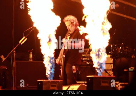 11. November 2023, Mexiko-Stadt, Ciudad de Mexico, Mexiko: 8. November, 2023 in Mexiko-Stadt, Mexiko. Brent Hinds Mitglied der amerikanischen Progressive-Metal-Band Mastodon tritt während des Mega Monsters Tourkonzerts im Olympischen Velodrome auf. Am 8. November 2023. In Mexiko-Stadt. (Kreditbild: © Carlos Santiago/eyepix via ZUMA Press Wire) NUR REDAKTIONELLE VERWENDUNG! Nicht für kommerzielle ZWECKE! Stockfoto