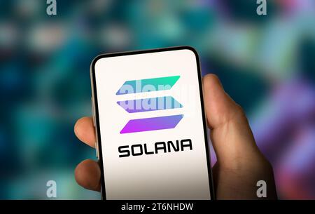 Solana Kryptowährung Logo wird auf dem Smartphone angezeigt Stockfoto