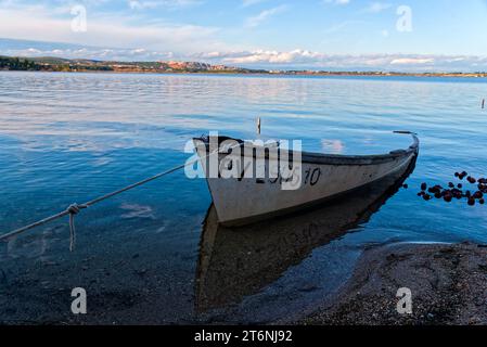 série de photos prises en fin de journée à l'automne à Bages (Aude) et au bord de l'étang de Bages-Sigäa-eries von Fotos, die am Ende des Tages aufgenommen wurden Stockfoto