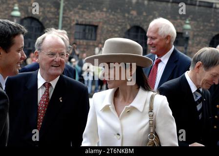 Dänische Königsfamilie bei der Eröffnung des dänischen parlaments kommt folketinget in Christiansborg an, HRH Königin margrethe, Prinz henrik, Prinz Joachim, Prinzessin Benedikte, Kronprinzessin Mary Donhaldson und Kronprinz Frederik, Christiansborg Kopenhagen Dänemark Oktober 3,2006 (Foto: Francis Dean/Dean Pictures) Stockfoto