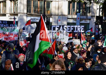 Waffenstillstandsplakette; Szenen aus der Massendemonstration gegen den Krieg pro Waffenstillstand in Zentral-london, die einen Waffenstillstand in palästina, israel, gaza, 11. november 2023 forderte Stockfoto