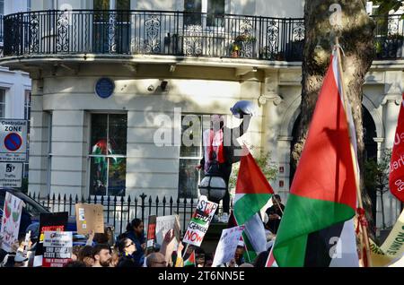 Szenen aus der Massendemonstration gegen den Krieg pro Waffenstillstand in Zentral-london, die einen Waffenstillstand in palästina israel forderte gaza 11. november 2023 Stockfoto