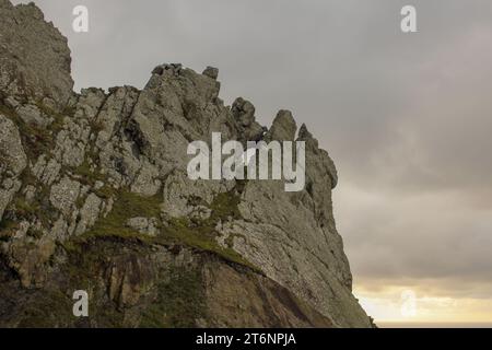 Felsen in der Nähe von Kap Ortegal während Sonnenuntergang in Galicien, Spanien Stockfoto