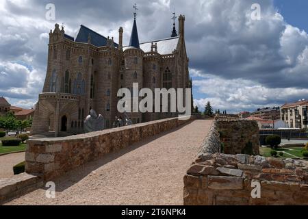 Bischofspalast entworfen von Antonio Gaudi, Astorga, Kastilien & Leon, Nordwesten Spaniens, Europa, Stockfoto