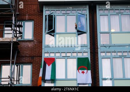 Vauxhall Bridge, London, Großbritannien. November 2023. Der Marsch nach Palästina durch das Zentrum Londons an der Vauxhall Bridge. Quelle: Matthew Chattle/Alamy Live News Stockfoto