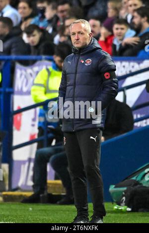 11. November 2023; Toughsheet Community Stadium, Bolton, Greater Manchester, England; League One Football, Bolton Wanderers gegen Blackpool; Blackpool-Manager Neil Critchley beobachtet das Spiel Stockfoto