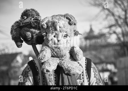 Silvestermasken, Traditionen, Weihnachtslieder und Bräuche in Rumänien Stockfoto