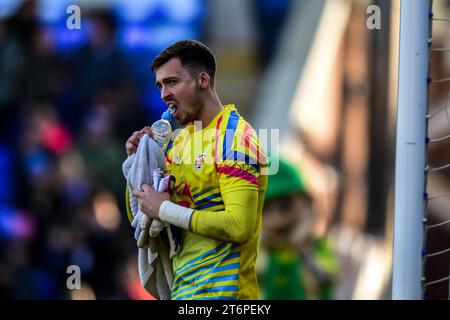 Torhüter Jack Stevens (1 cambridge united), nachdem Cambridge am Samstag, den 11. November 2023, 0-5 beim Spiel der Sky Bet League 1 zwischen Peterborough und Cambridge United in der London Road in Peterborough verloren hatte. (Foto: Kevin Hodgson | MI News) Stockfoto