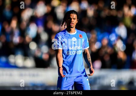 Jadel Katongo (2 Peterborough United) gibt Gesten während des Spiels der Sky Bet League 1 zwischen Peterborough und Cambridge United in der London Road, Peterborough, am Samstag, den 11. November 2023. (Foto: Kevin Hodgson | MI News) Stockfoto