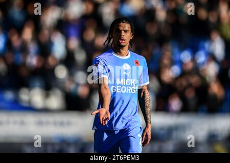 Jadel Katongo (2 Peterborough United) gibt Gesten während des Spiels der Sky Bet League 1 zwischen Peterborough und Cambridge United in der London Road, Peterborough, am Samstag, den 11. November 2023. (Foto: Kevin Hodgson | MI News) Stockfoto