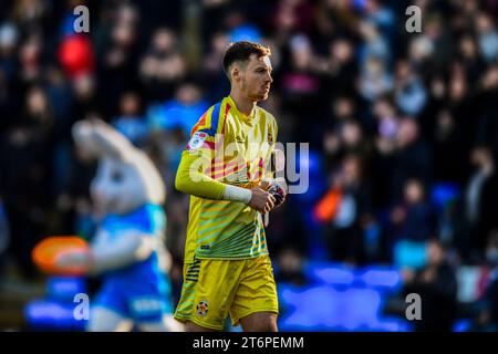 Torhüter Jack Stevens (1 cambridge united) während des Spiels der Sky Bet League 1 zwischen Peterborough und Cambridge United in der London Road, Peterborough am Samstag, den 11. November 2023. (Foto: Kevin Hodgson | MI News) Stockfoto