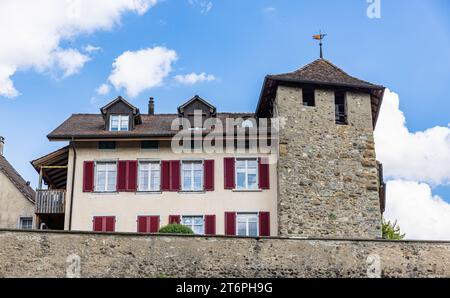 Diessenhofen Blick auf die Hausfassaden der historischen Häuser der Altstadt von Diessenhofen im Kanton Thurgau. Diessenhofen, Schweiz, 25.05.2022 *** Diessenhofen Blick auf die Fassaden der historischen Häuser der Altstadt von Diessenhofen im Kanton Thurgau Diessenhofen, Schweiz, 25 05 2022 Stockfoto