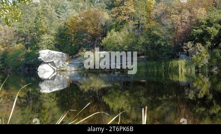 Schöner Lake Fulmor hoch im San Bernardino National Forest in der Nähe von Idyllwild, Kalifornien Stockfoto