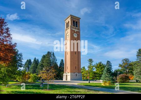 CEDAR FALLS, IA, USA - 21. OKTOBER 2023: Auf dem Campus der University of Northern Iowa. Stockfoto