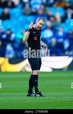 Hillsborough Stadium, Sheffield, England - 11. November 2023 Schiedsrichter Gavin Ward - während des Spiels Sheffield Wednesday gegen Millwall, EFL Championship, 2023/24, Hillsborough Stadium, Sheffield, England - 11. November 2023 Credit: Arthur Haigh/WhiteRosePhotos/Alamy Live News Stockfoto