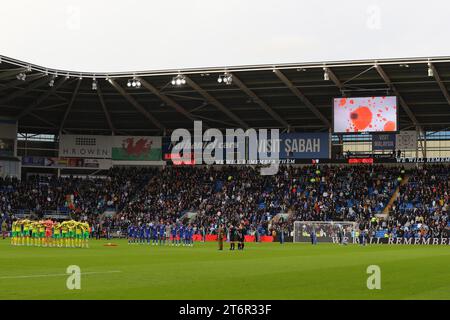 Vor dem k/o wird eine Schweigeminute eingelegt, um an den Tag des Waffenstillstands zu erinnern. EFL Skybet Championship Match, Cardiff City gegen Norwich City im Cardiff City Stadium in Cardiff, Wales am Samstag, 11. November 2023. Dieses Bild darf nur für redaktionelle Zwecke verwendet werden. Nur redaktionelle Verwendung, Bild von Andrew Orchard/Andrew Orchard Sportfotografie/Alamy Live News Stockfoto