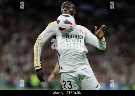 MADRID, SPANIEN - 11. November: Ferland Mendy von Real Madrid während des Spiels der La liga 2023/24 zwischen Real Madrid und Valencia im Santiago Bernabeu Stadion. (Foto: Guille Martinez/AFLO) Stockfoto