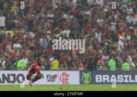 11. November 2023, Rio de Janeiro, Brasilien: GERSON von Flamengo während des Spiels zwischen Flamengo und Fluminense im Rahmen der Brasileirao Serie A 2023 im Maracana Stadium am 11. November 2023 in Rio de Janeiro, Brasilien. (Kreditbild: © Ruano Carneiro/ZUMA Press Wire) NUR REDAKTIONELLE VERWENDUNG! Nicht für kommerzielle ZWECKE! Stockfoto