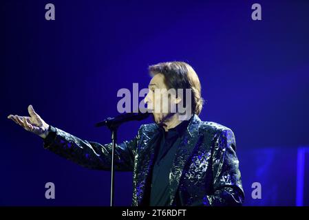 Der spanische Sänger Raphael tritt live während seiner Victoria Tour in der „San Miguel Tarraco Arena“ in Tarragona auf. Miguel Rafael Martos Sánchez, besser bekannt als Raphael (Linares, Jaén, 5. Mai 1943), ist ein spanischer Sänger und Schauspieler, der in Spanien und im spanischsprachigen Raum anerkannt ist. Sein Debüt als musikalischer Star fand in den frühen 1960er Jahren statt Stockfoto