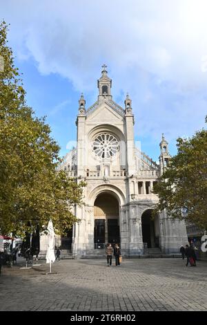 Vorderseite der Katharinenkirche (Eglise Sainte-Katharina) – Brüssel Belgien – 24. Oktober 2023 Stockfoto