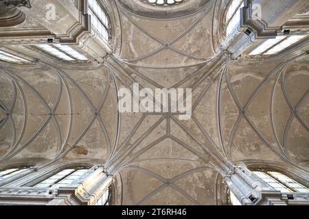 Blick auf die Decke in der Katharinenkirche (Eglise Sainte-Katharina) – Brüssel Belgien – 24. Oktober 2023 Stockfoto