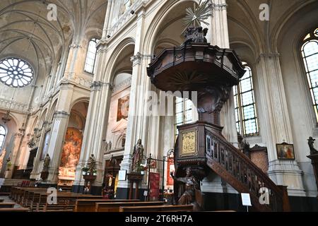 Die Kanzel in der Katharinenkirche (Eglise Sainte-Katharina) – Brüssel Belgien – 24. Oktober 2023 Stockfoto